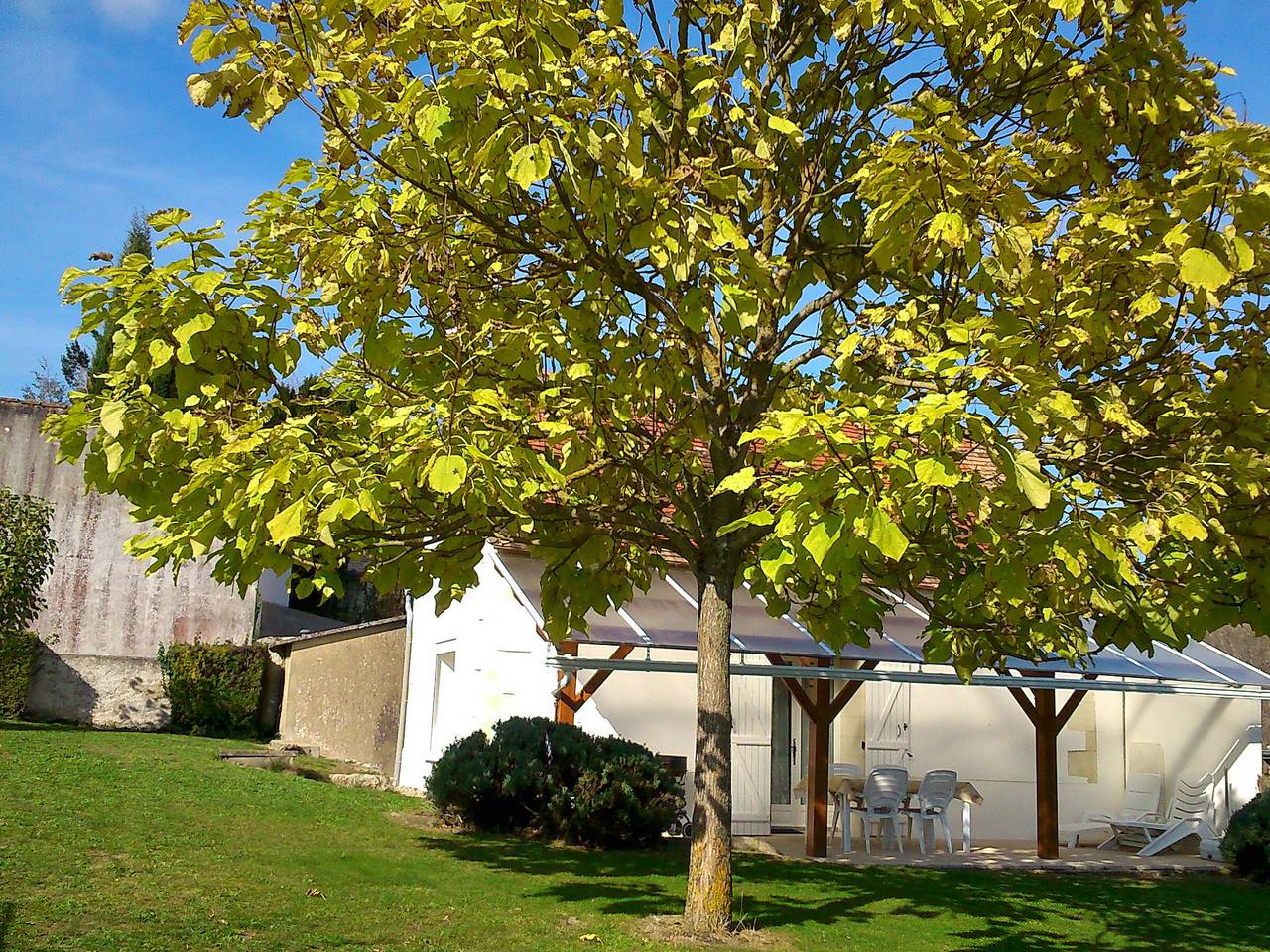 Charmantes Ferienhaus: 6 km von Thermes, mit Terrasse, Garten & Wlan, Haustiere willkommen! in La Roche-Posay, Vienne