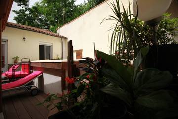 Gîte pour 4 personnes, avec piscine ainsi que terrasse et jardin à La Baume-de-Transit