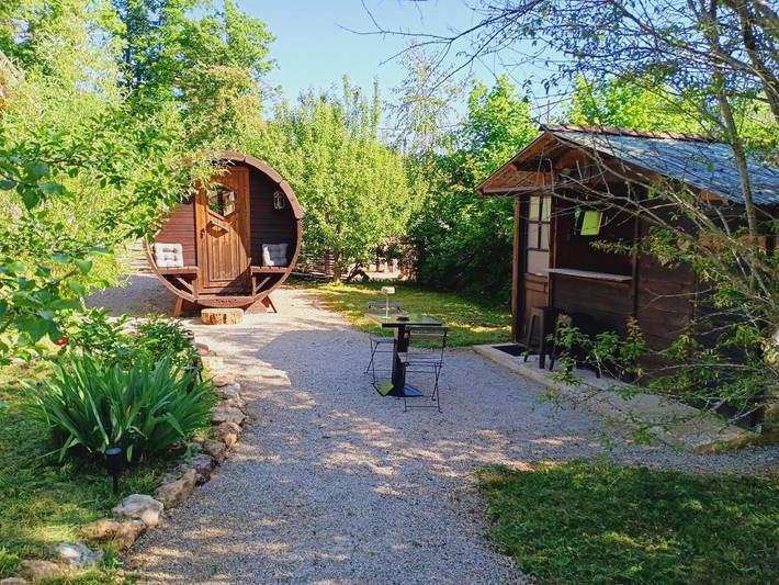 Gîte pour 2 personnes, avec terrasse ainsi que jardin et vue à Étival (Jura) - 2