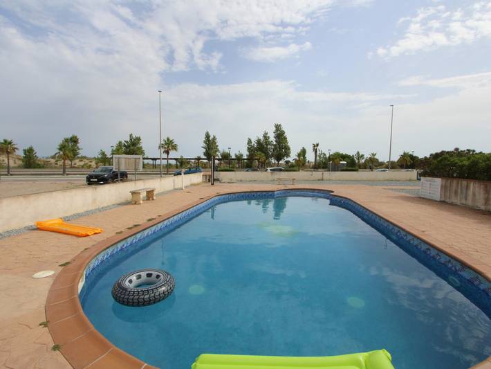 Casa de vacaciones para 8 personas, con Balcón y Terraza además de Jardín y Piscina en Delta del Ebro