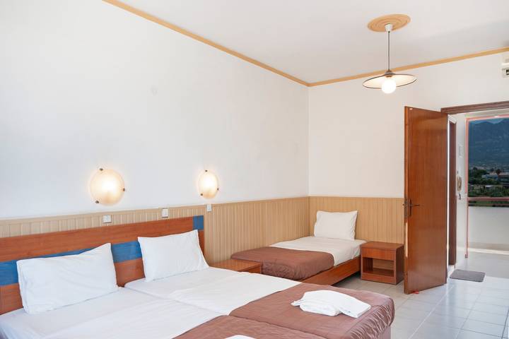 Ganzes Studio, Einzimmerapartment 'Golden Sun 5' mit Meerblick, Gemeinschaftspool und Wlan in Tigaki, Kos