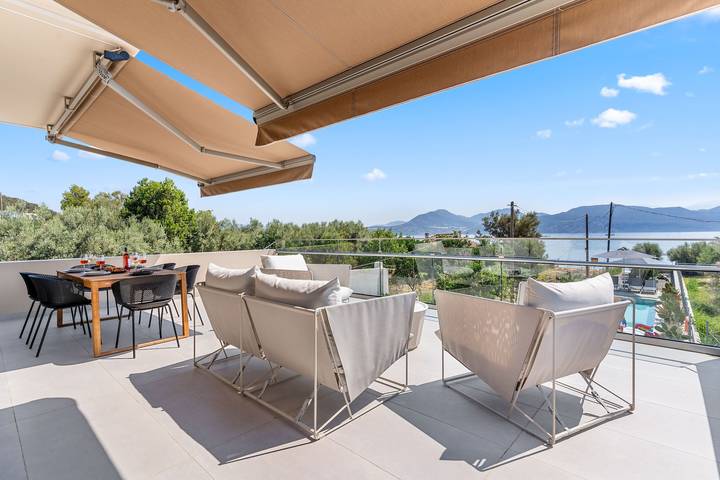 Ferienwohnung für 6 Personen, mit Balkon und Terrasse sowie Garten und Pool in Episkopos