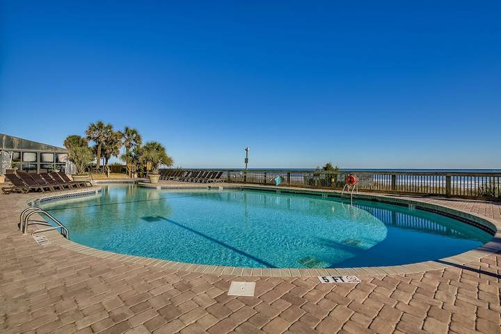 Vacation rental for 12 people, with pool and balcony as well as hot tub by Myrtle Beach