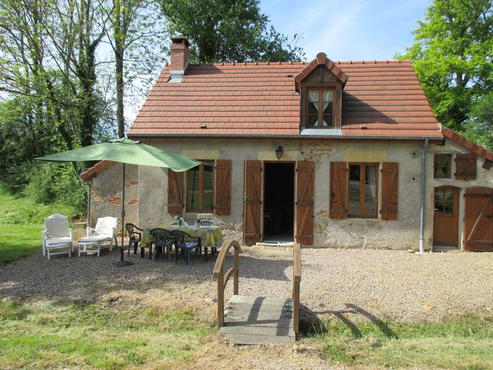 Ferienhaus in Isenay nahe See und Wald in Isenay, Nièvre