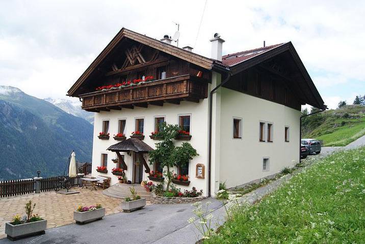 Ferienwohnung für 5 Personen, mit Balkon und Terrasse sowie Garten und Sauna in Umhausen
