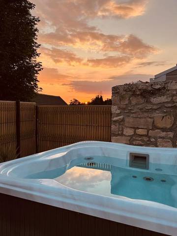 Gîte pour 4 personnes, avec jacuzzi et jardin à Montataire
