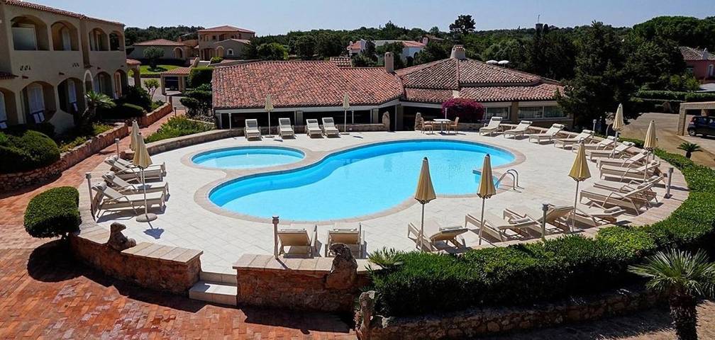 Hotel für 4 Personen, mit Kinderpool und Pool sowie Garten