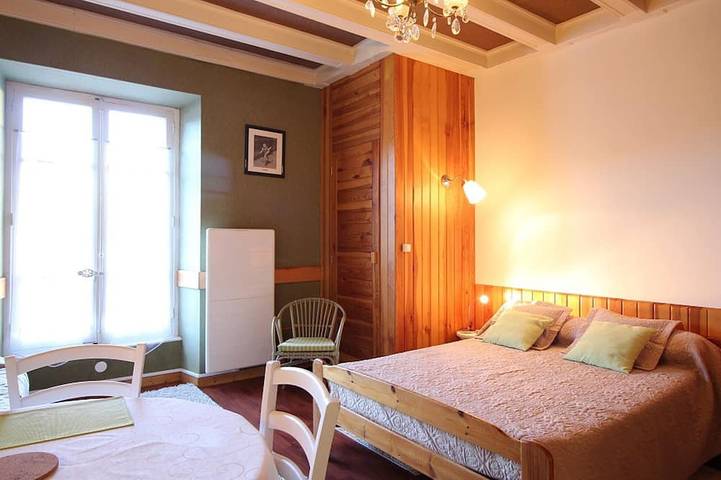 Ganze Wohnung, Charmantes Studio im Stadtzentrum mit WLAN in Mont-Dore, Regionaler Naturpark Volcans d'Auvergne