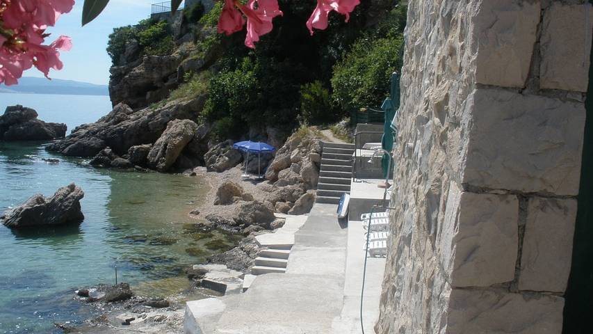 Ganze Wohnung, Ferienwohnung in Pisak mit Meerblick, Balkon, Klimaanlage, W-Lan (195-1) in Pisak, Omis-Riviera