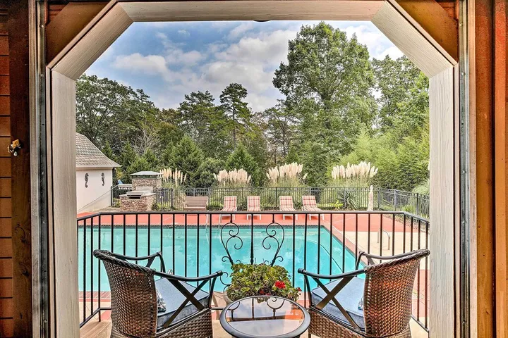 Vacation apartment for 2 people, with balcony and pool as well as yard - 1
