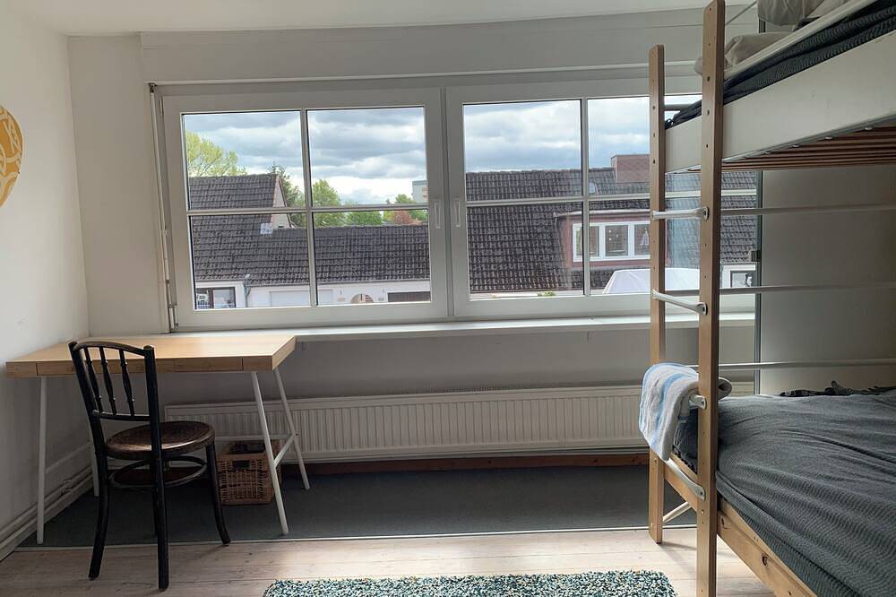 Ferienhaus mit großem Garten am Strand der Kieler Förde in Kieler Förde, Heikendorf