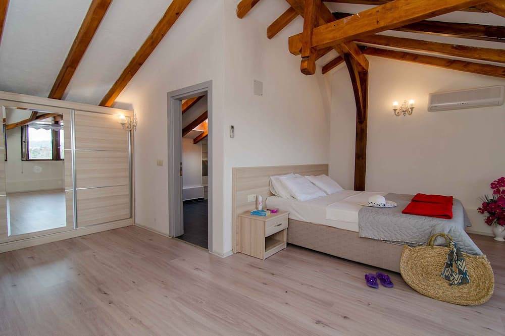5 Schlafzimmer, beheizter Pool, Billardtisch, Tischtennis, Grill & Wifi. in Fethiye, Türkische Ägäis