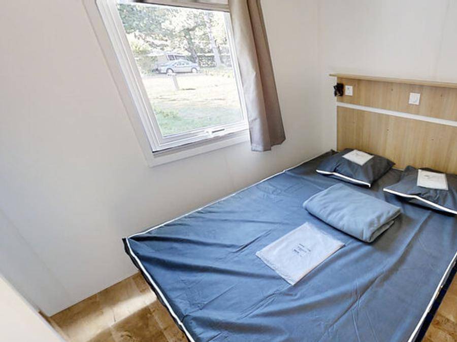 Camping Les Vernières - Bungalow 4 personen - Bungalow Confort 29m² (2 Zimmer) Überdachte Terrasse 13m² + Tv in Malbo, Region Saint-Flour