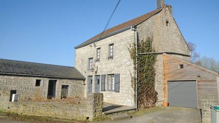 Gîte pour 8 personnes, avec terrasse ainsi que piscine et jardin dans Borlon