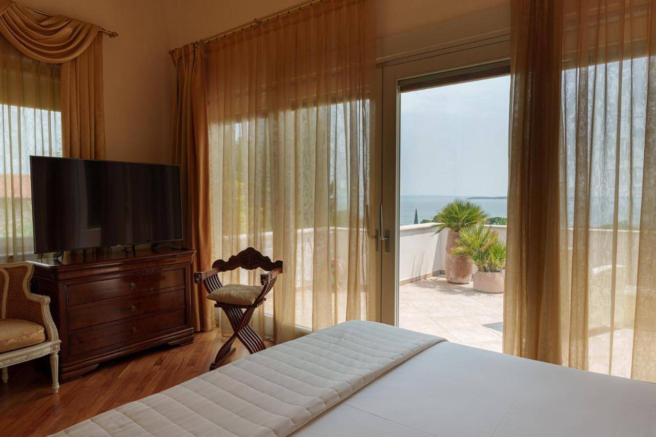 Villa Elena in Moniga del Garda, Prealpi Gardesane