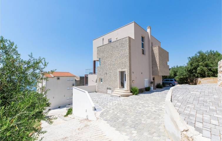 Ferienwohnung für 6 Personen, mit Terrasse und Pool, kinderfreundlich in Split-Dalmatien - 2