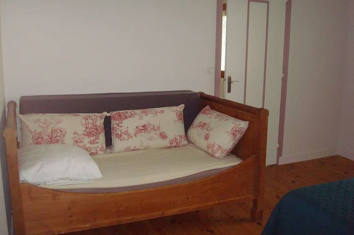 Appartamento intero, Beautiful apartment on the ground floor of a house in the countryside (Joris and Marie-Cécile's). in Puygros, Chambéry e dintorni