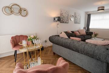 Holiday Rental for 6 People in Merseyside, Photo 2