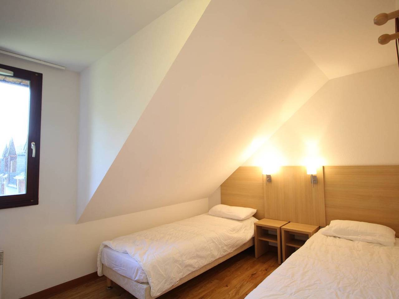 Appartement entier, Appartement T3 à Luchon: Balcon, Parking, Proche Thermes & Centre, Bien Équipé in Luchon-Superbagnères, Bagnères-de-Luchon