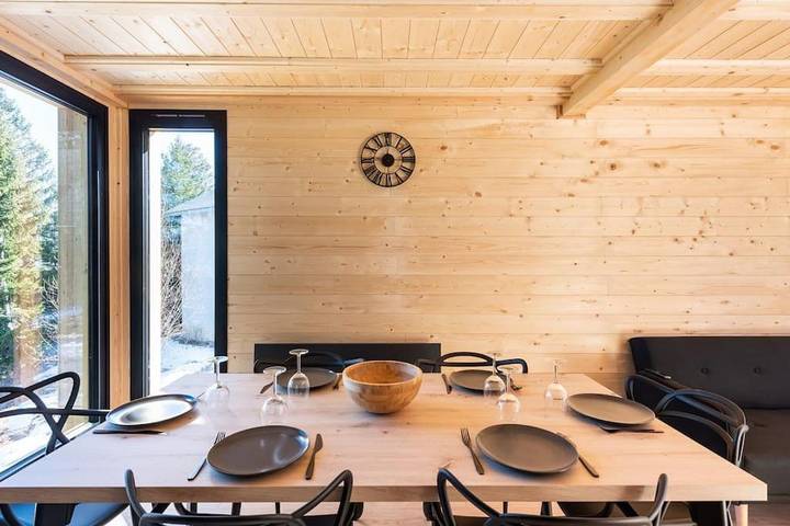 Gîte pour 6 personnes, avec vue ainsi que jardin et sauna, adapté aux familles dans Chabanon Selonnet - 3