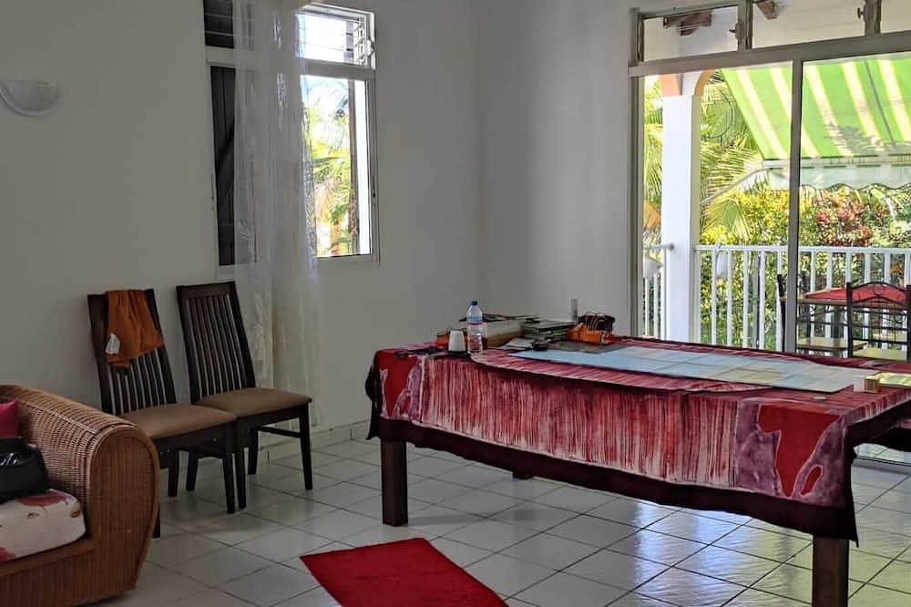 Pleasant house with trees and flowers, 5 minutes from all amenities in Les Abymes, Guadeloupe (Caribbean)