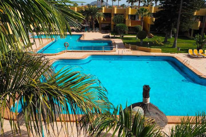 Apartamento de vacaciones para 4 personas, con piscina y jacuzzi además de jardín y balcón - 1
