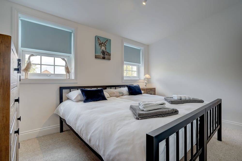 Amity House | Dog-Friendly Retreat Near Winterton Beach in Great Yarmouth, The Broads