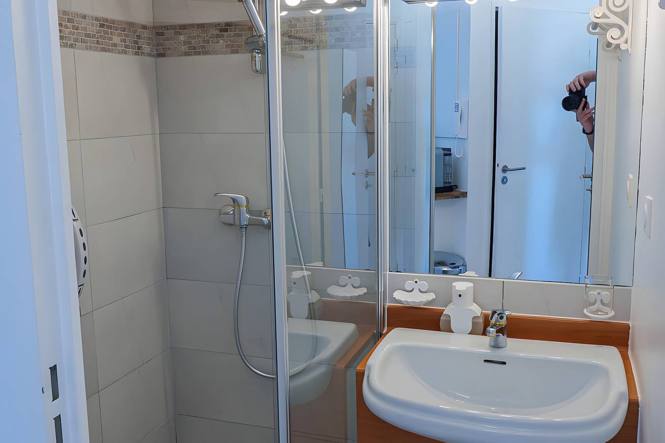 Appartement entier, Appartement « 2 Pièces Avec Terrasse Vue Mer » avec Vue Mer, Balcon et Climatisation in Cavalaire-sur-Mer, Parc national de Port-Cros