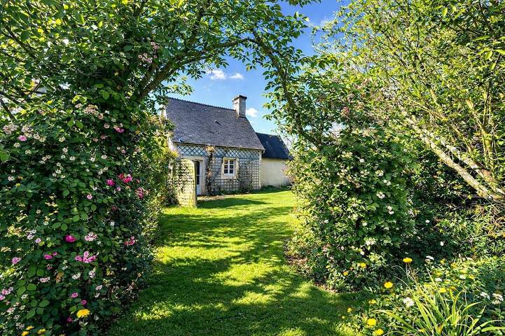 Gîte pour 3 personnes, avec Jacuzzi et Terrasse ainsi que Jardin et Piscine