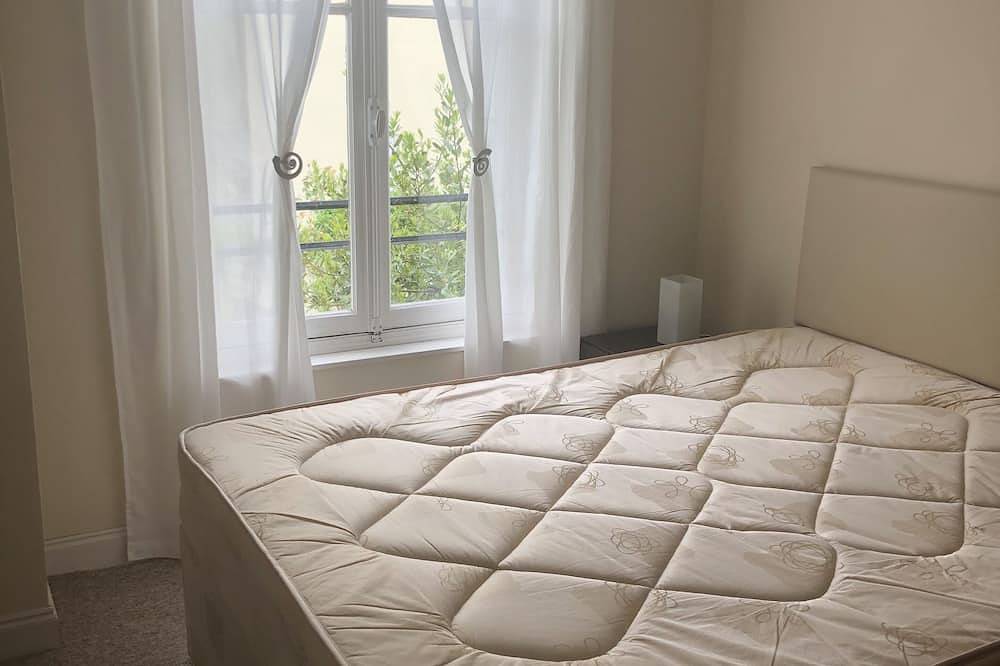 Luxury Gite In The Historic Josselin Centre Facing Impressive Medieval Chateau in Josselin, Pontivy region