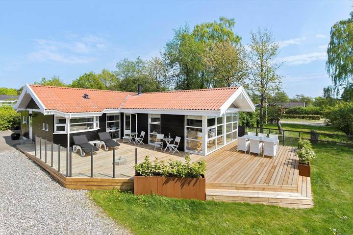 Ferienhaus für 6 Personen, mit Sauna und Whirlpool sowie Terrasse, kinderfreundlich in Lyngsbæk Strand