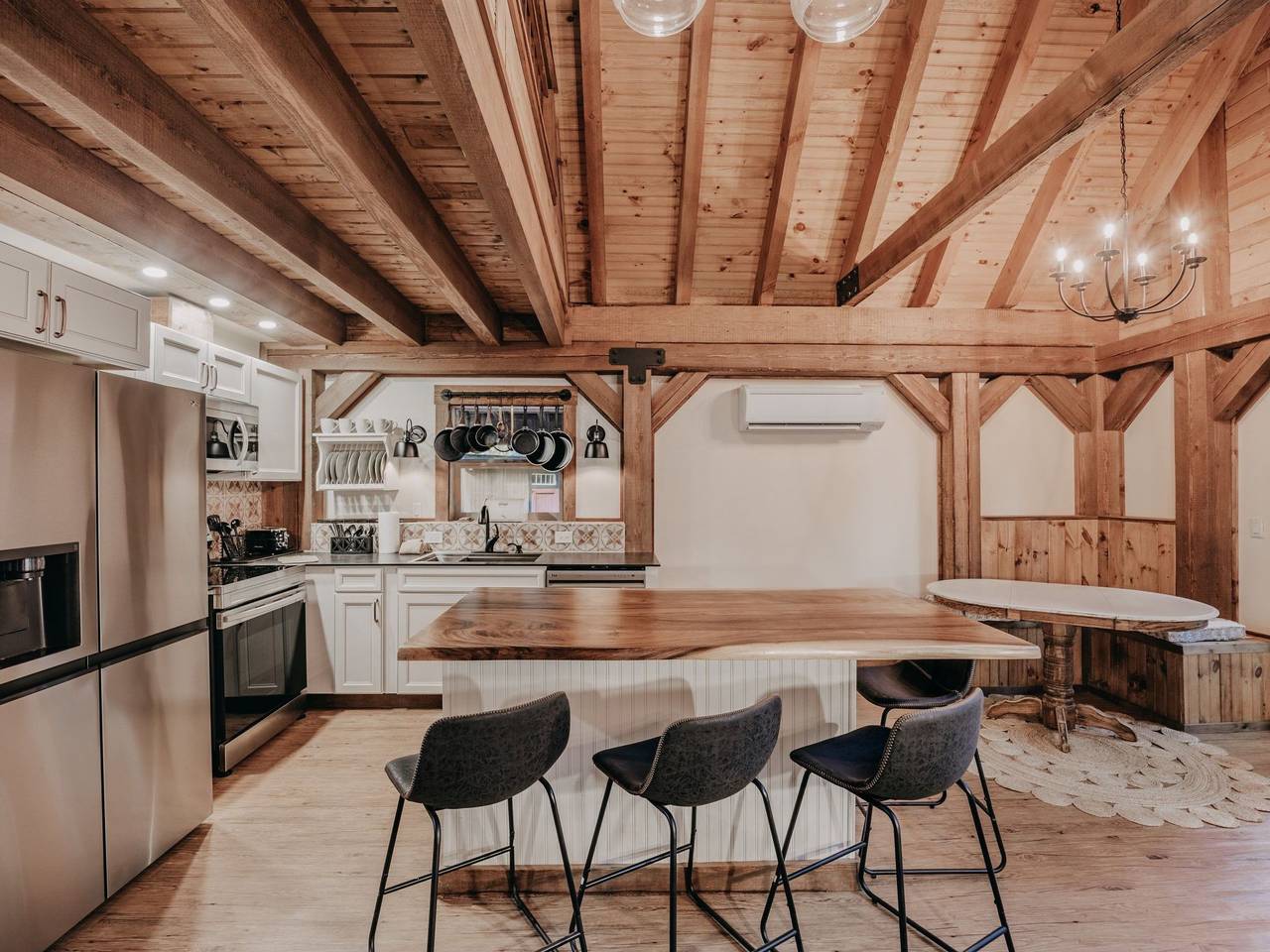 Neues modernes rustikales Haus mit Ac, Whirlpool, Haustiere Ok in Bosque Nacional de Mount Baker-Snoqualmie