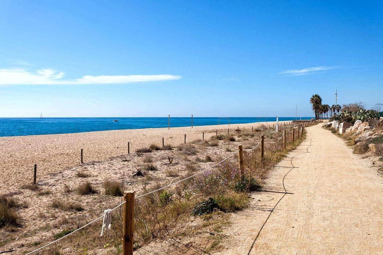 Ganze Wohnung, Apartment mit Meerblick, Terrasse und direkt am Strand in Canet de Mar, Costa del Maresme