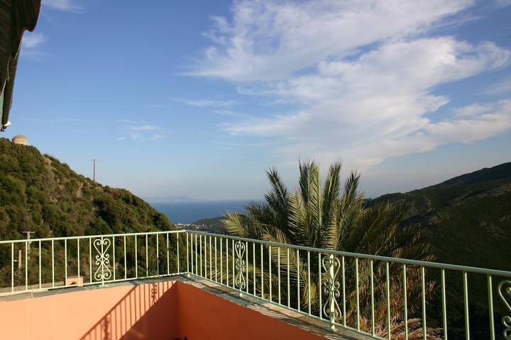 Gîte pour 8 personnes, avec Terrasse à Rogliano