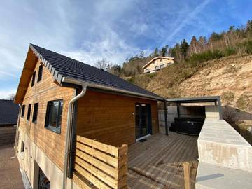 Maison de campagne pour 4 personnes, avec vue et terrasse, animaux acceptés à Rochesson