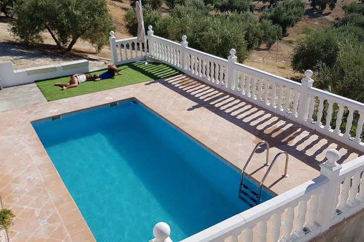 Location de vacances pour 6 personnes, avec balcon et jacuzzi ainsi que piscine et jardin à Alcaudete - 4