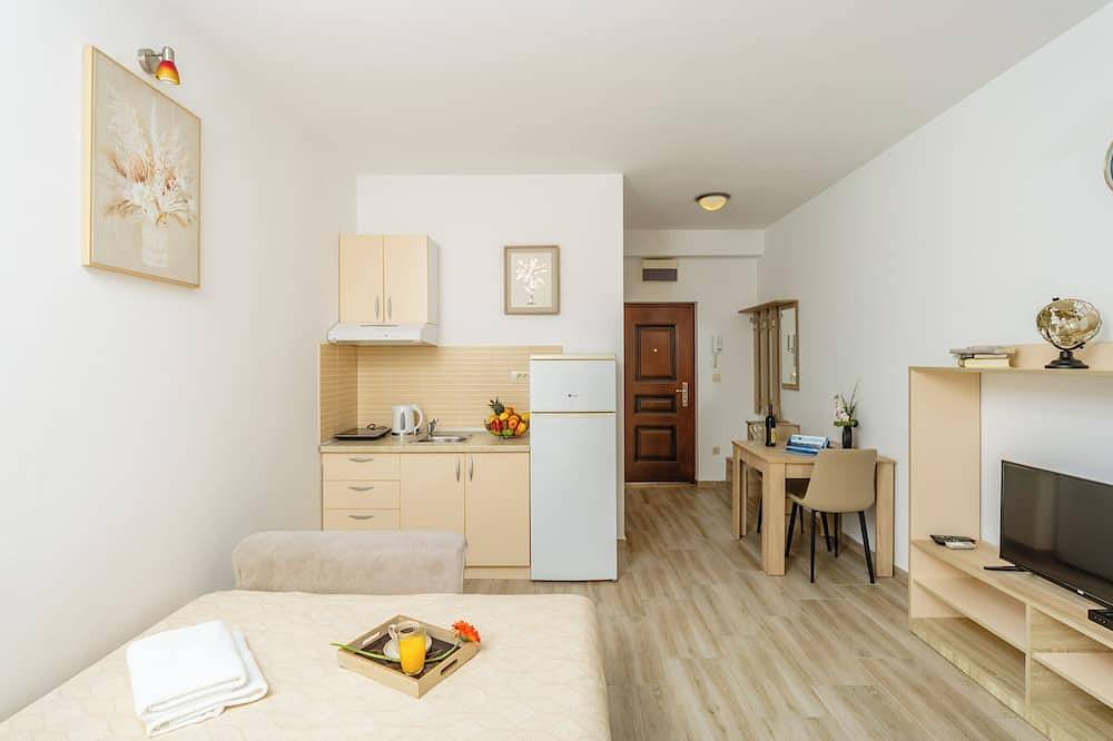Entire apartment, Arvala Apartments- Double studio with balcony in Budva, Opština Budva
