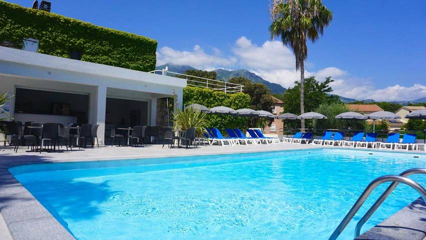 Location de vacances pour 6 personnes, avec vue ainsi que terrasse et piscine, animaux acceptés dans Plage Venga Di L Oru Santa Maria Poggio - 3