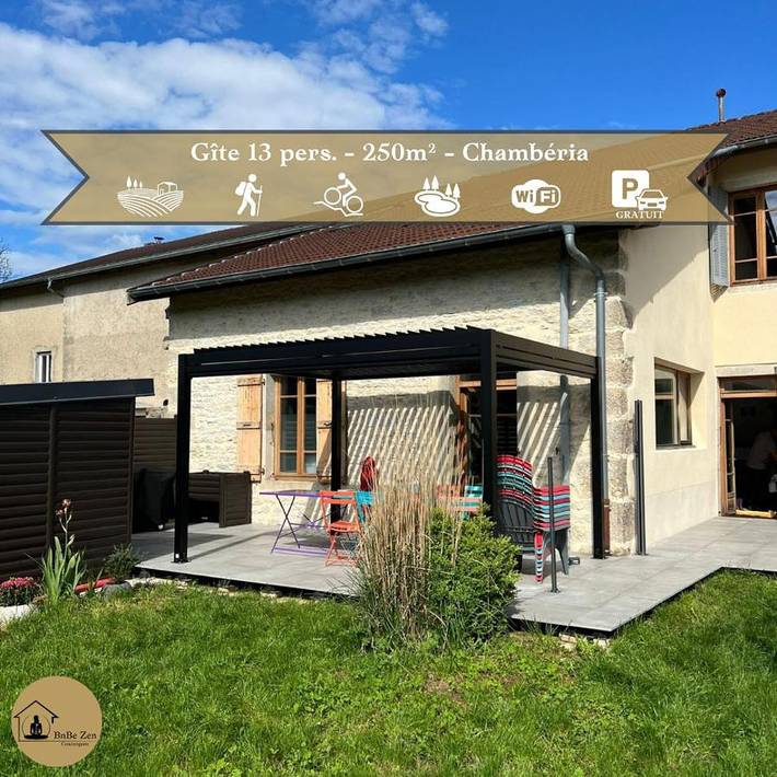 Gîte pour 13 personnes, avec Terrasse ainsi que Jardin et Vue à Chambéria