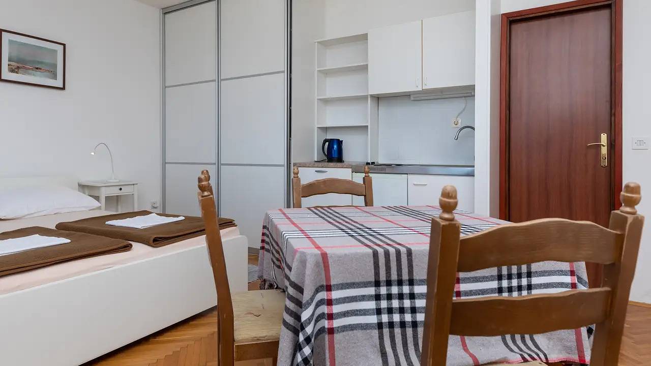 Gehele studio, Studio für 2 Personen (26 m²) in Nemira in Omiš (Dalmatia), Omiš-Riviera