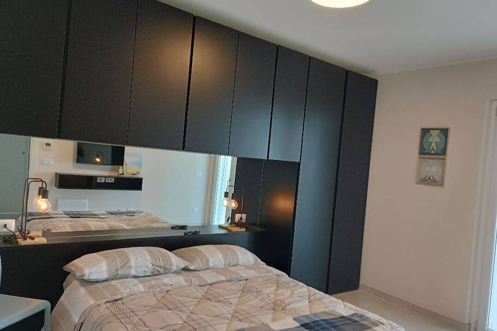 Entire apartment, Seafront, apartment with wonderful terrace in Giulianova, Giulianova (Municipality)