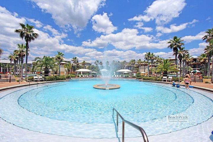 Vacation house for 13 people, with pool and balcony in Rosemary Beach