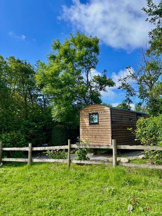 Glamping for 3 people, with Terrace and Garden as well as View in Gower