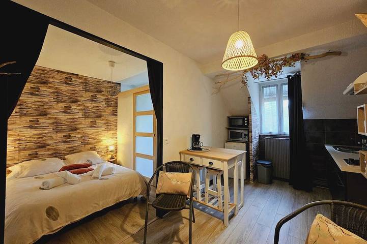 Apartamento entero, Studio *** Au petit bois; near Rocamadour in Gramat, Quercy