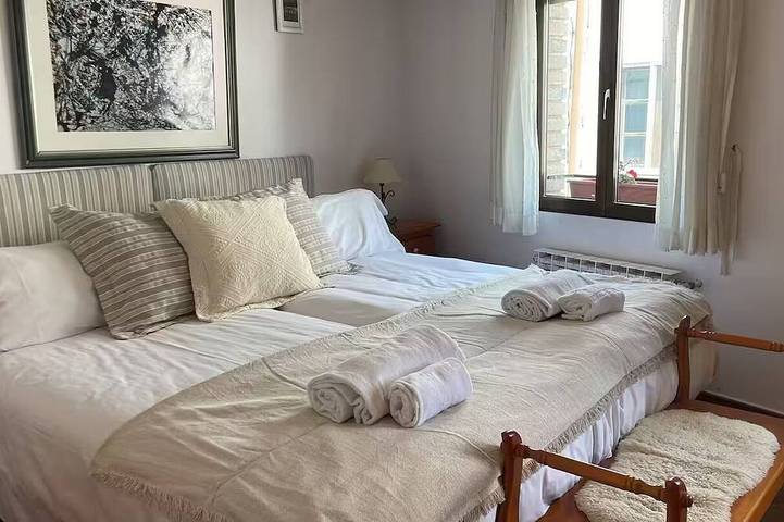 House in a rural environment, golf, wine, mountain and relaxation. in Cirueña, La Rioja Province