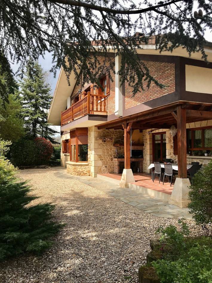 Location de vacances pour 8 personnes, avec Balcon et Jardin dans le Pays basque Espagnol