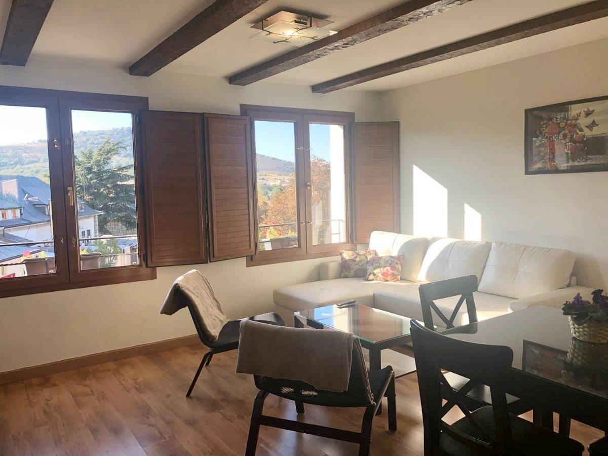 Apartamento entero, Apartamento de vacaciones para 6 personas con jardín in Real Sitio de San Ildefonso, Provincia de Segovia