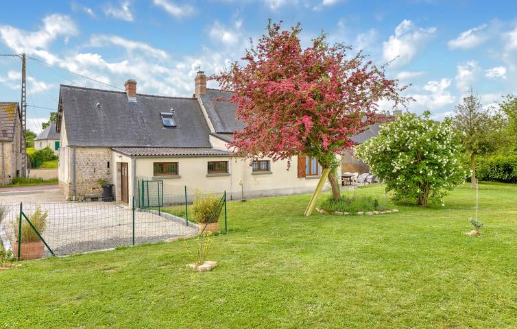 Gîte pour 6 personnes, avec jardin et terrasse à Méautis