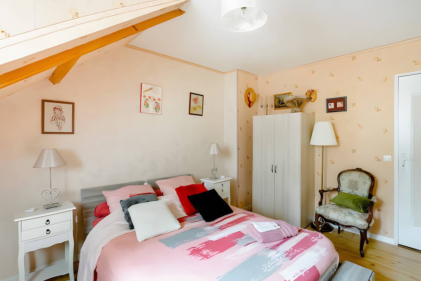 Chambre d’hôtes « Chambre H » avec terrasse partagée, jardin partagé et Wi-Fi in Saint-Rémy-lès-Chevreuse, Parc naturel régional de la Haute Vallée de Chevreuse