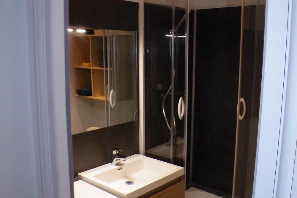 Apartamento entero, Apartamento con impresionantes vistas al mar a 50 metros de la playa in Carantec, Ceinture Dorée